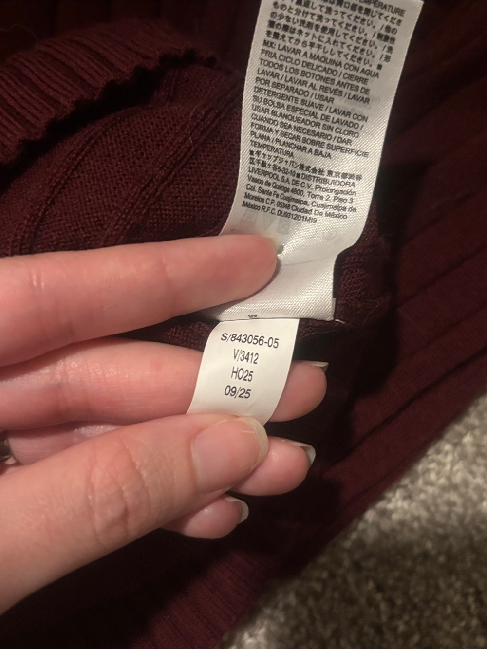 Banana Republic | Ribbed Merino Wool Button-Front Cardigan in Wine | Size XS - Picture 4 of 8